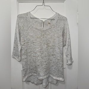 No boundaries, medium, white and gold lights